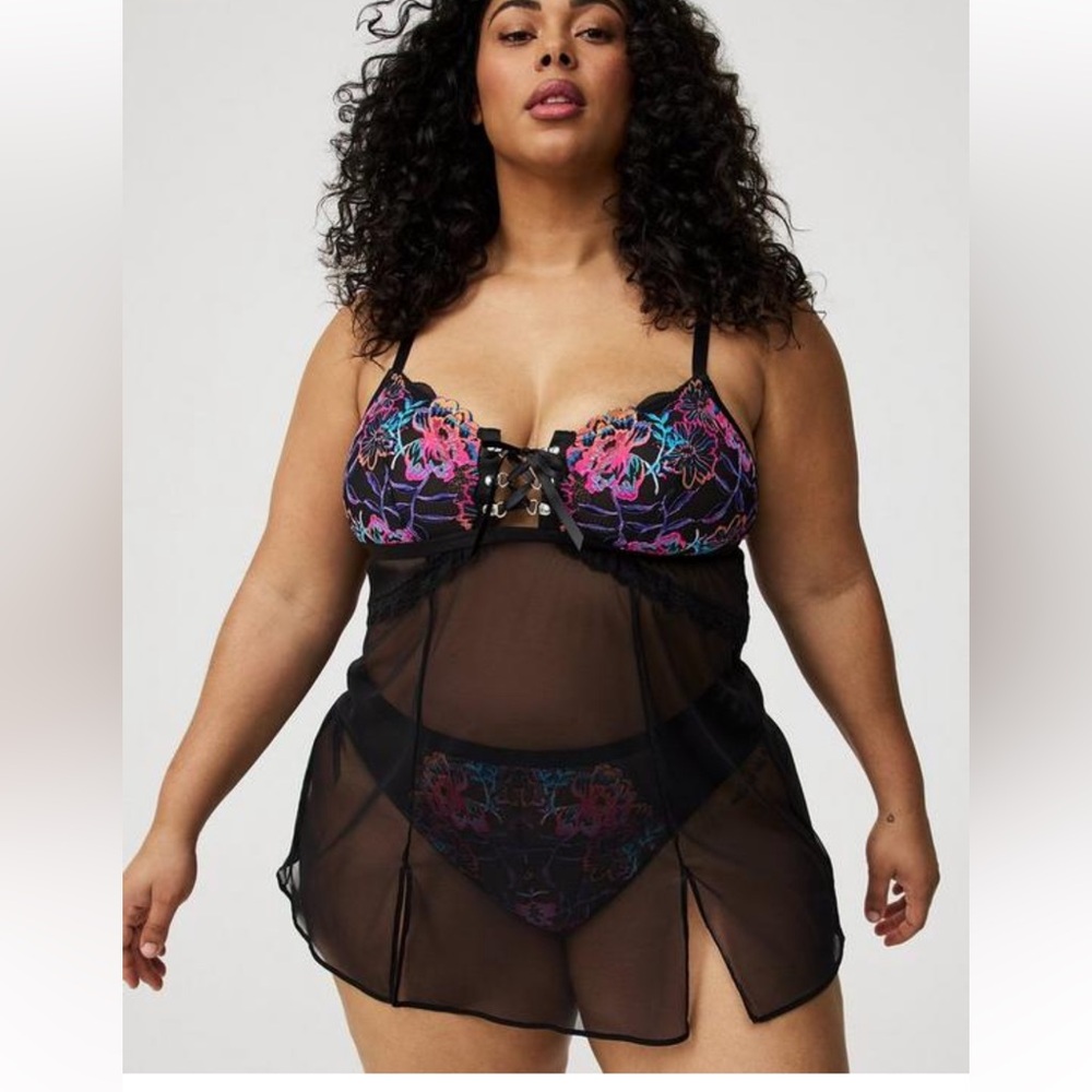 Black Floral Lace-Front Babydoll chemise Torrid Size 2 NWT. 710